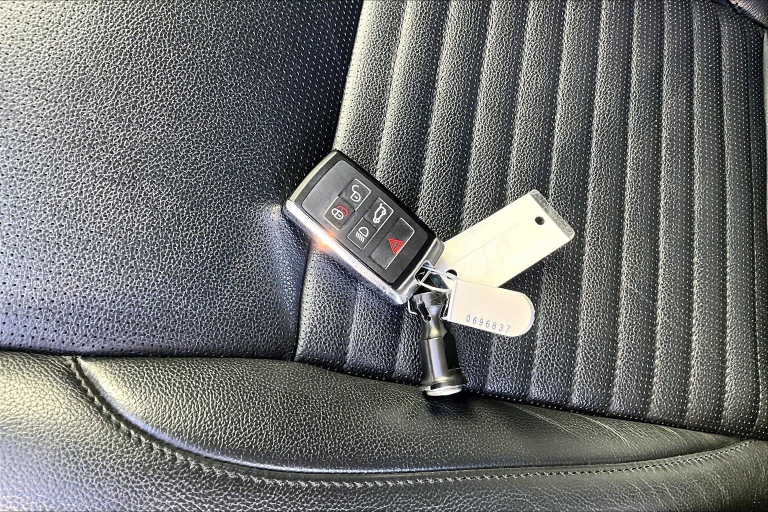 Used 2022 Land Rover Discovery Sport S image 11