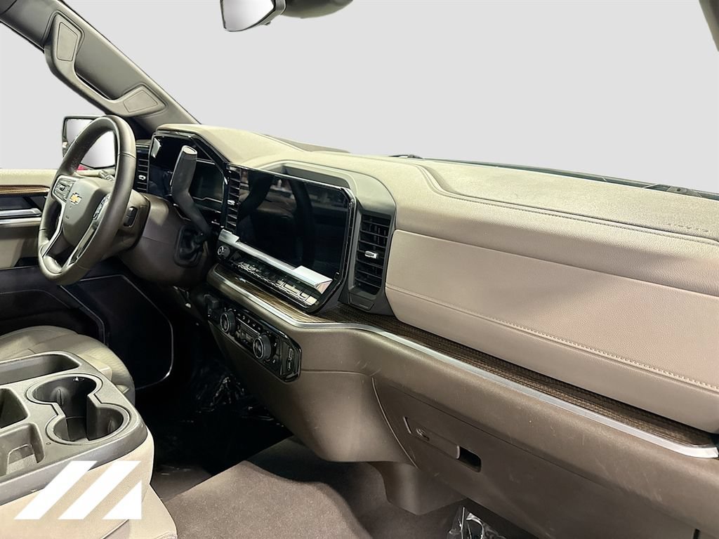 Used 2022 Chevrolet Silverado 1500 LT AWD/4WD image 30
