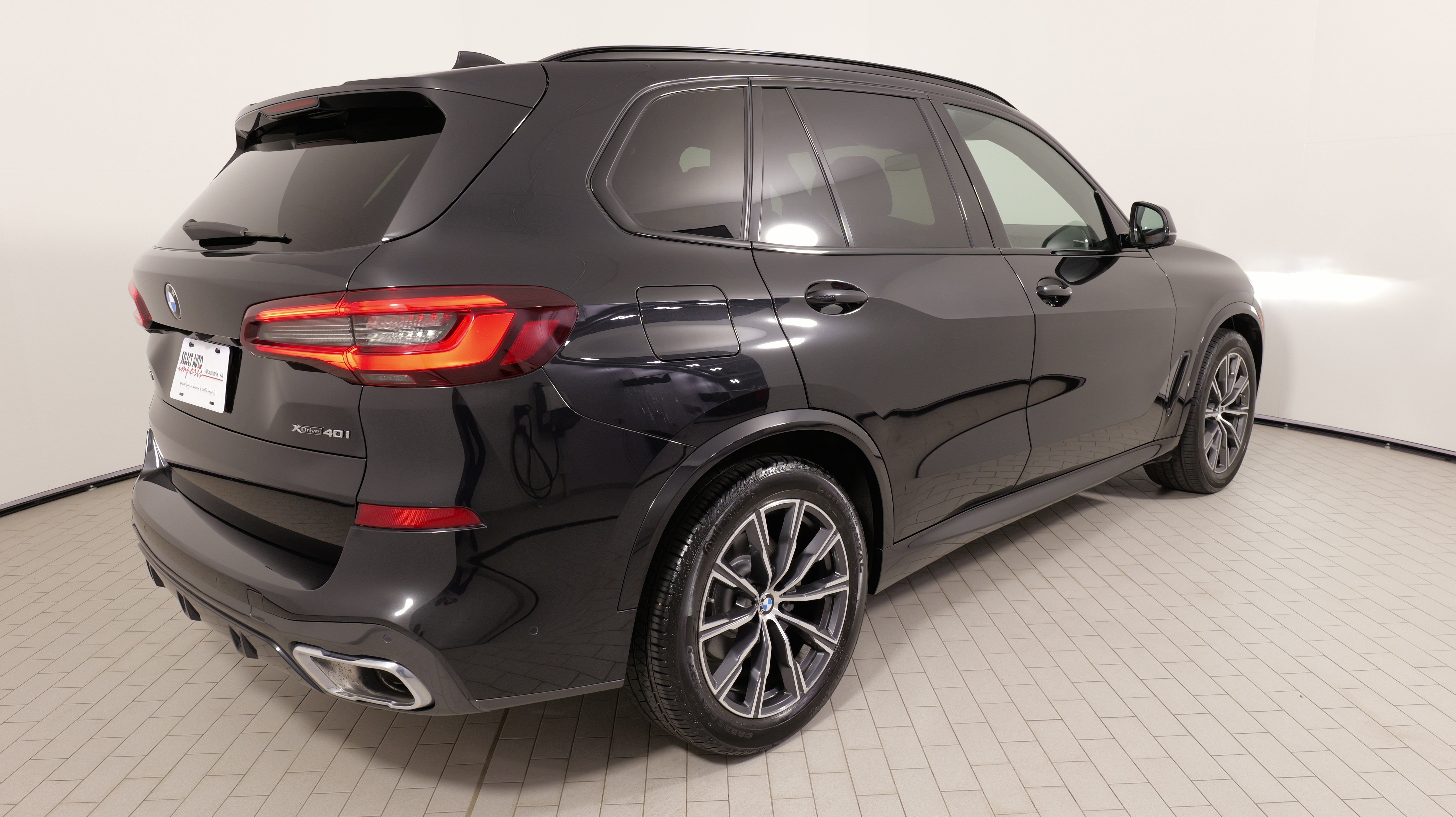 Used 2020 BMW X5 xDrive40i w/ M Sport Package AWD/4WD image 12