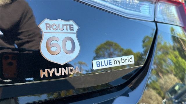 Used 2025 Hyundai Elantra Hybrid FWD image 10
