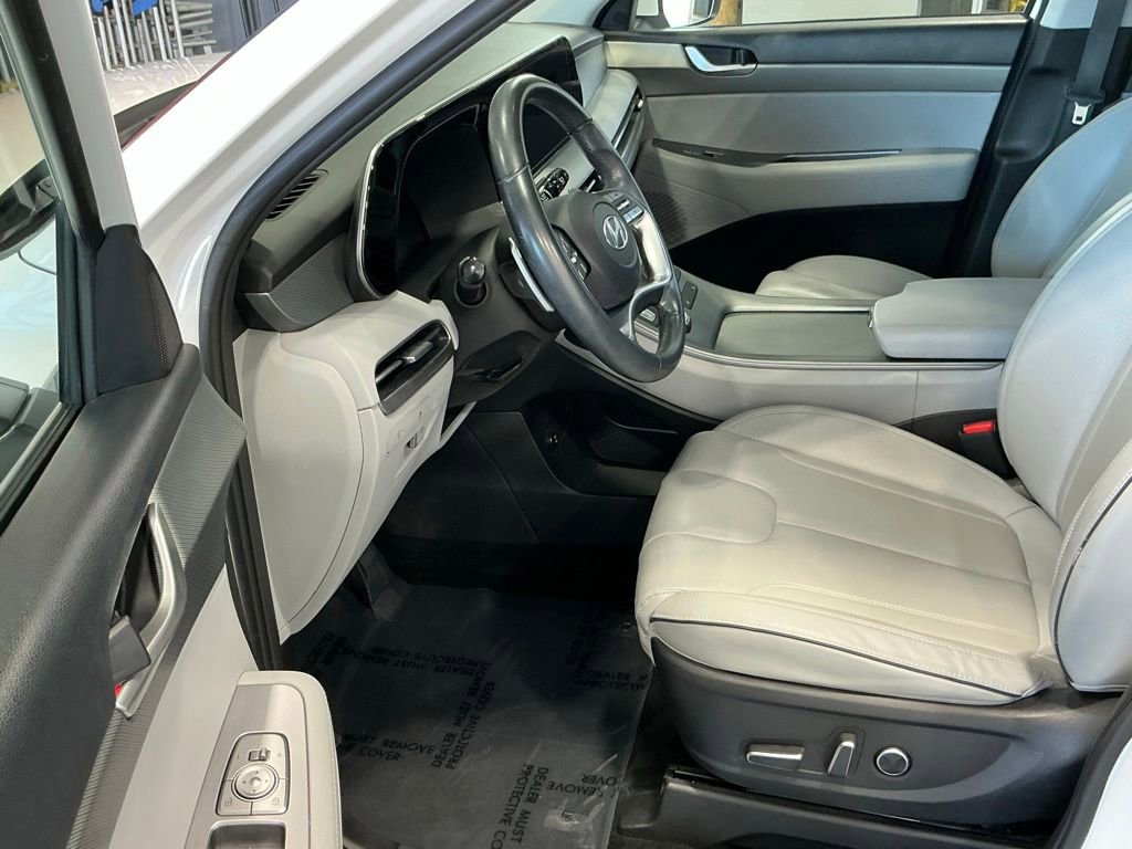 Used 2023 Hyundai Palisade SEL FWD image 4
