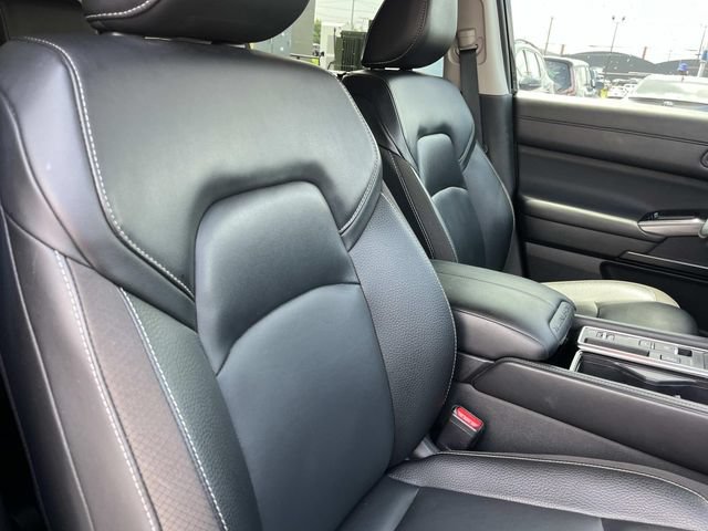 Used 2024 Nissan Pathfinder SL FWD image 31