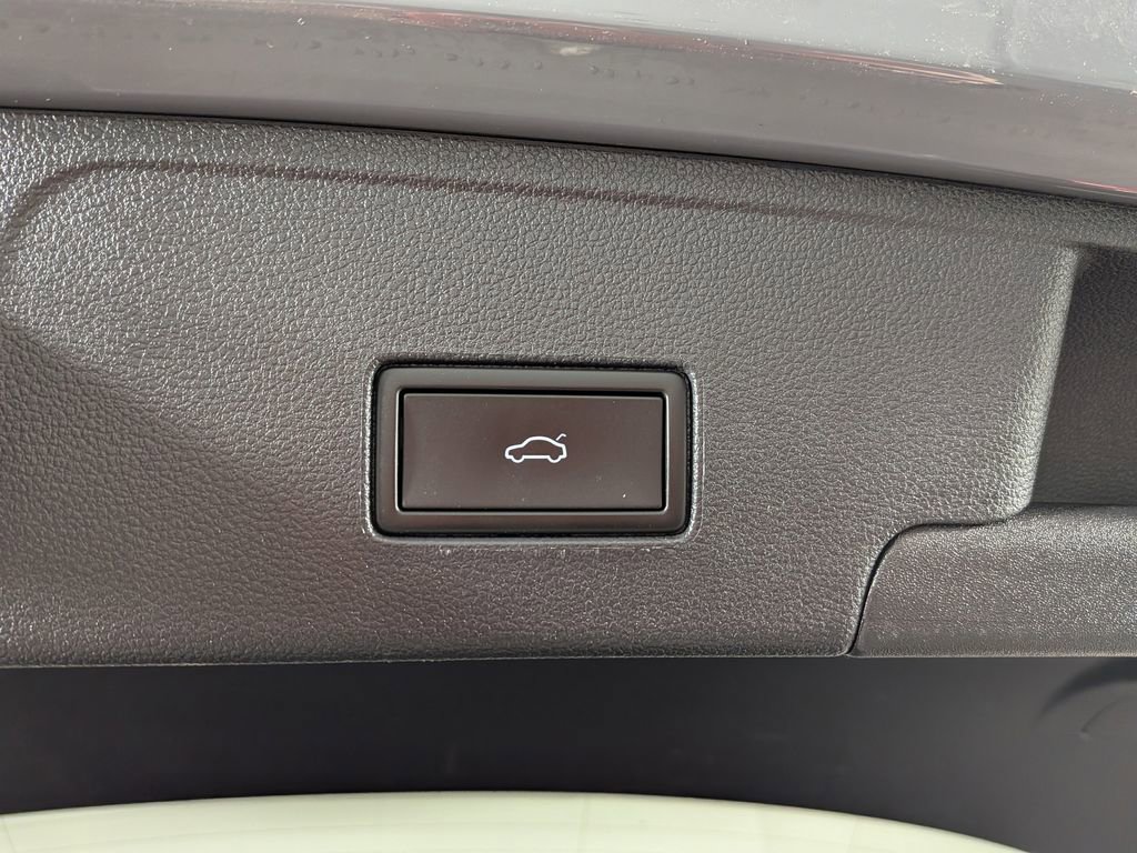 Used 2022 Volkswagen Atlas Cross Sport SEL R-Line image 11