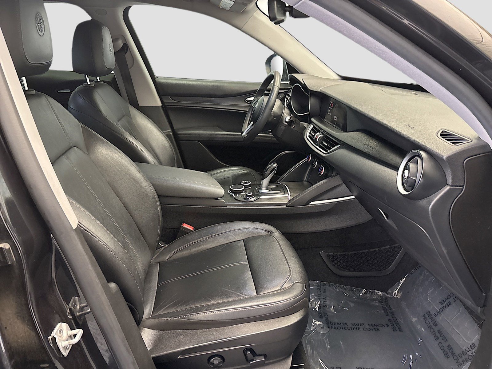 Used 2018 Alfa Romeo Stelvio AWD image 17