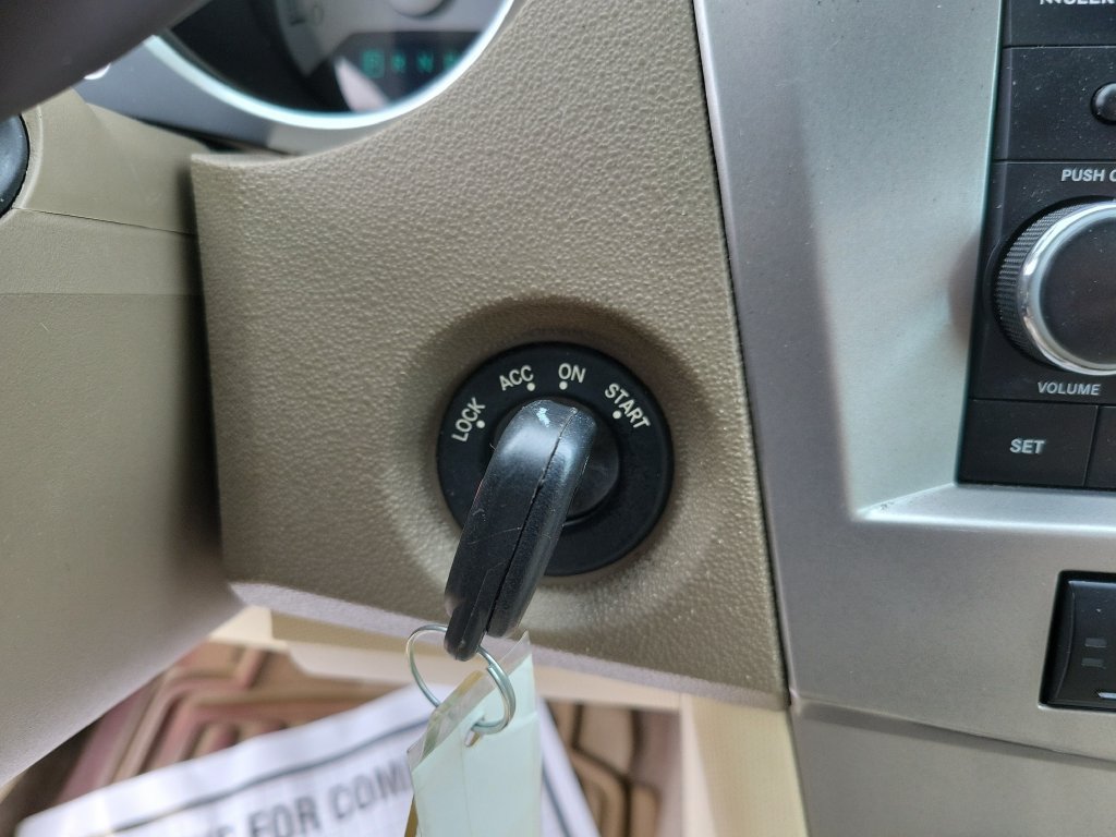 Used 2008 Chrysler Sebring Limited w/ Luxury Group FWD image 21