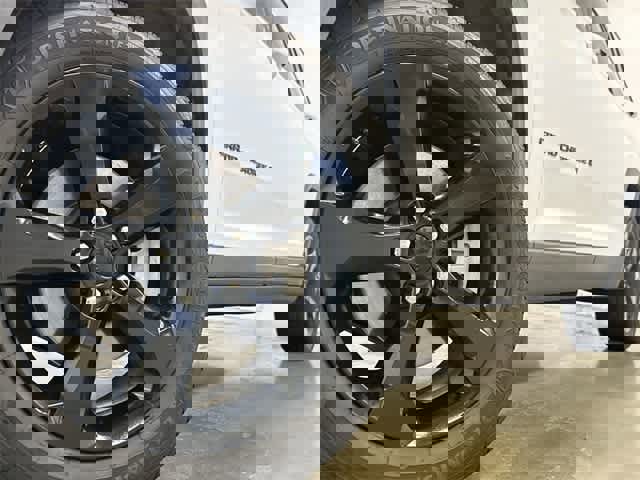 Used 2023 Jeep Grand Cherokee L Laredo image 26