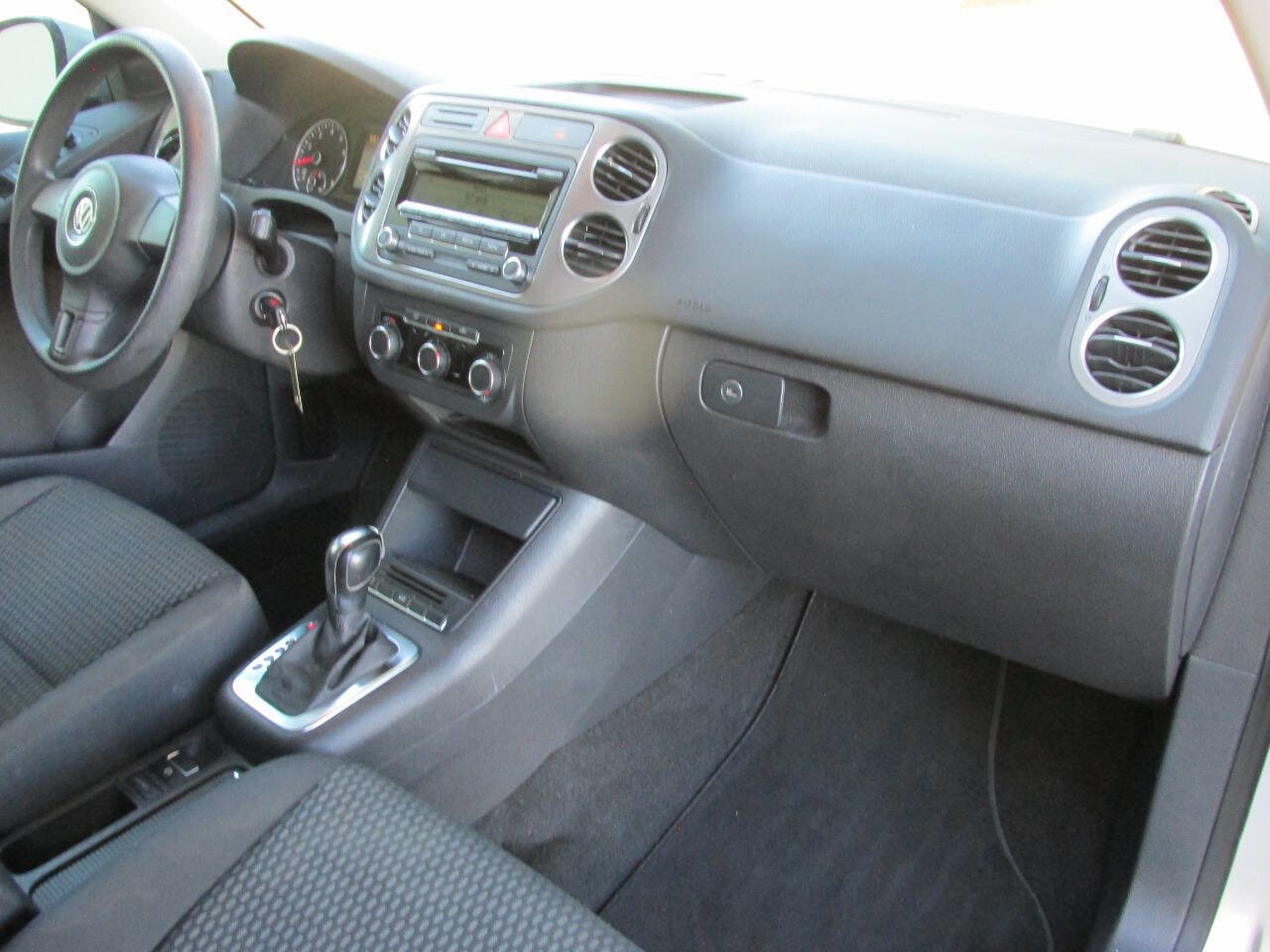 Used 2011 Volkswagen Tiguan S FWD image 21