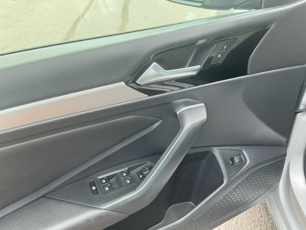Used 2019 Volkswagen Jetta R-Line w/ R-Line Cold Weather Package FWD image 16