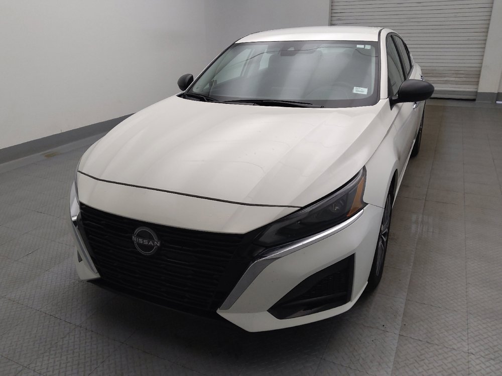 Used 2025 Nissan Altima 2.5 SV FWD image 15