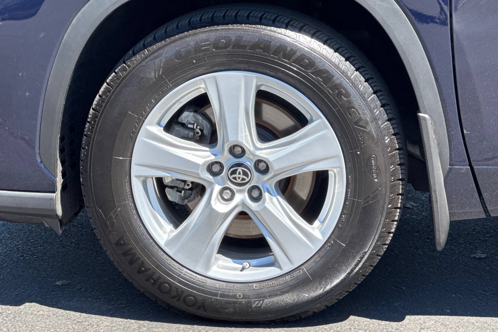Used 2023 Toyota Highlander LE AWD/4WD image 33