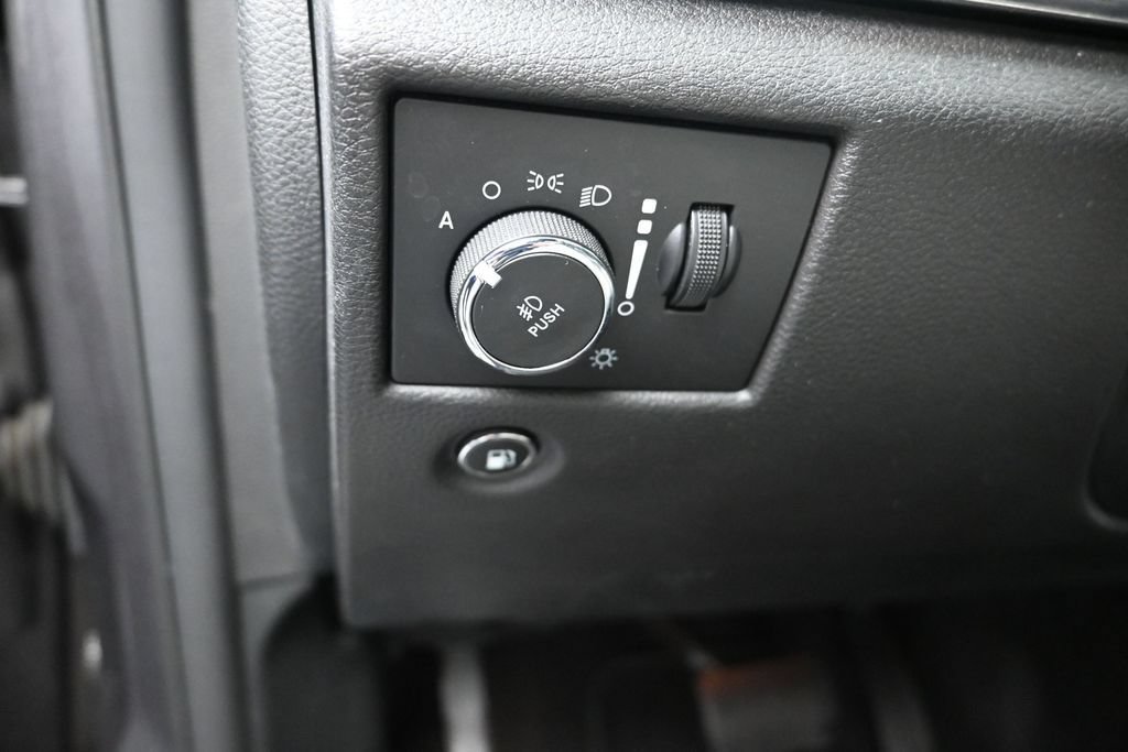 Used 2018 Jeep Grand Cherokee Limited RWD image 12