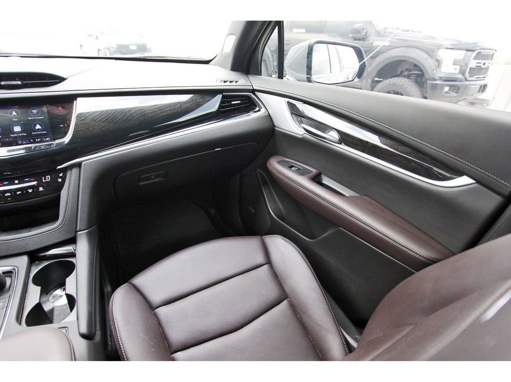 Used 2024 Cadillac XT6 Premium Luxury w/ Technology Package image 10