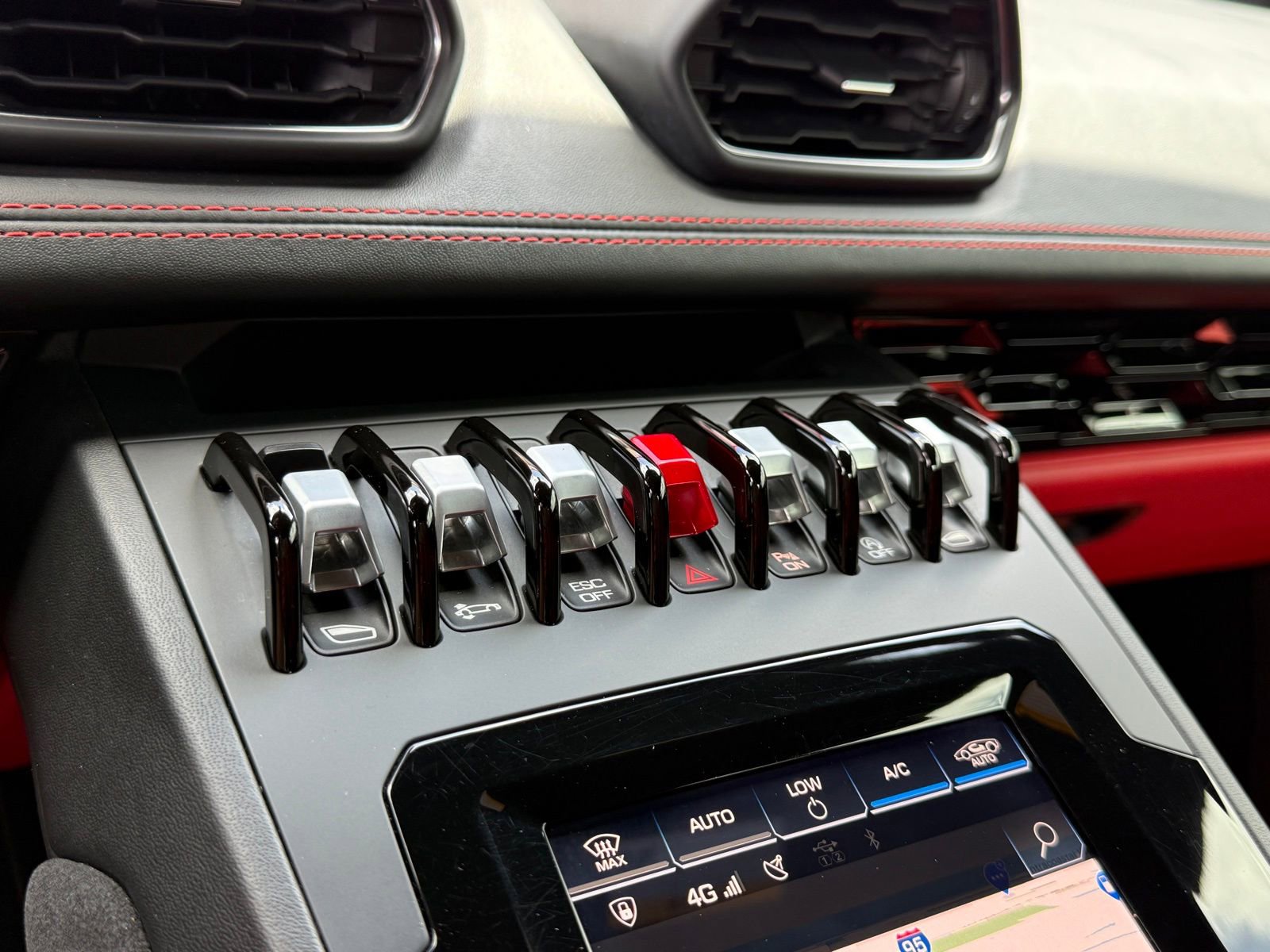 Used 2021 Lamborghini Huracan EVO image 28