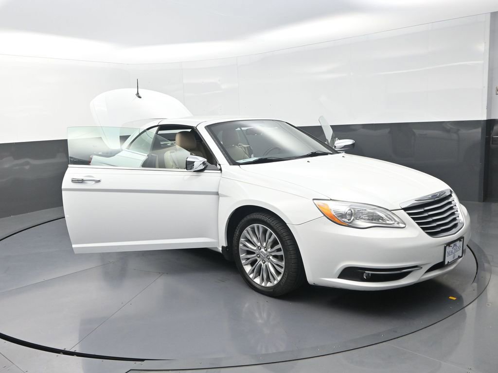 Used 2011 Chrysler 200 Limited FWD image 32