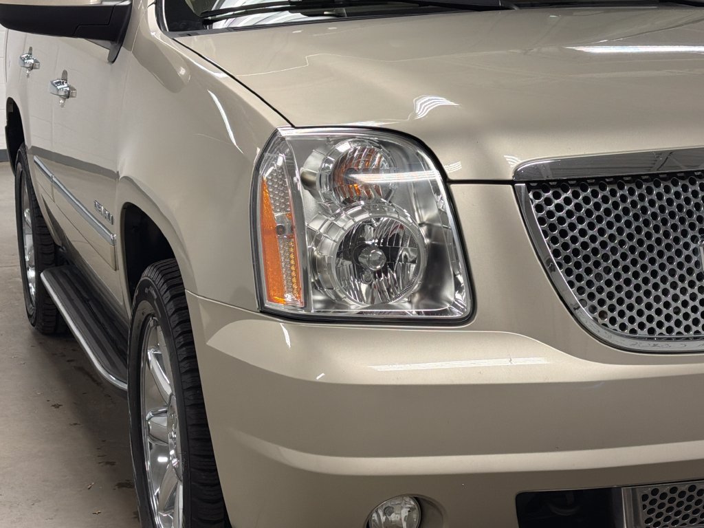 Used 2014 GMC Yukon Denali RWD image 4