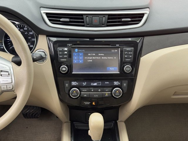 Used 2015 Nissan Rogue SV w/ SV Premium Package image 14