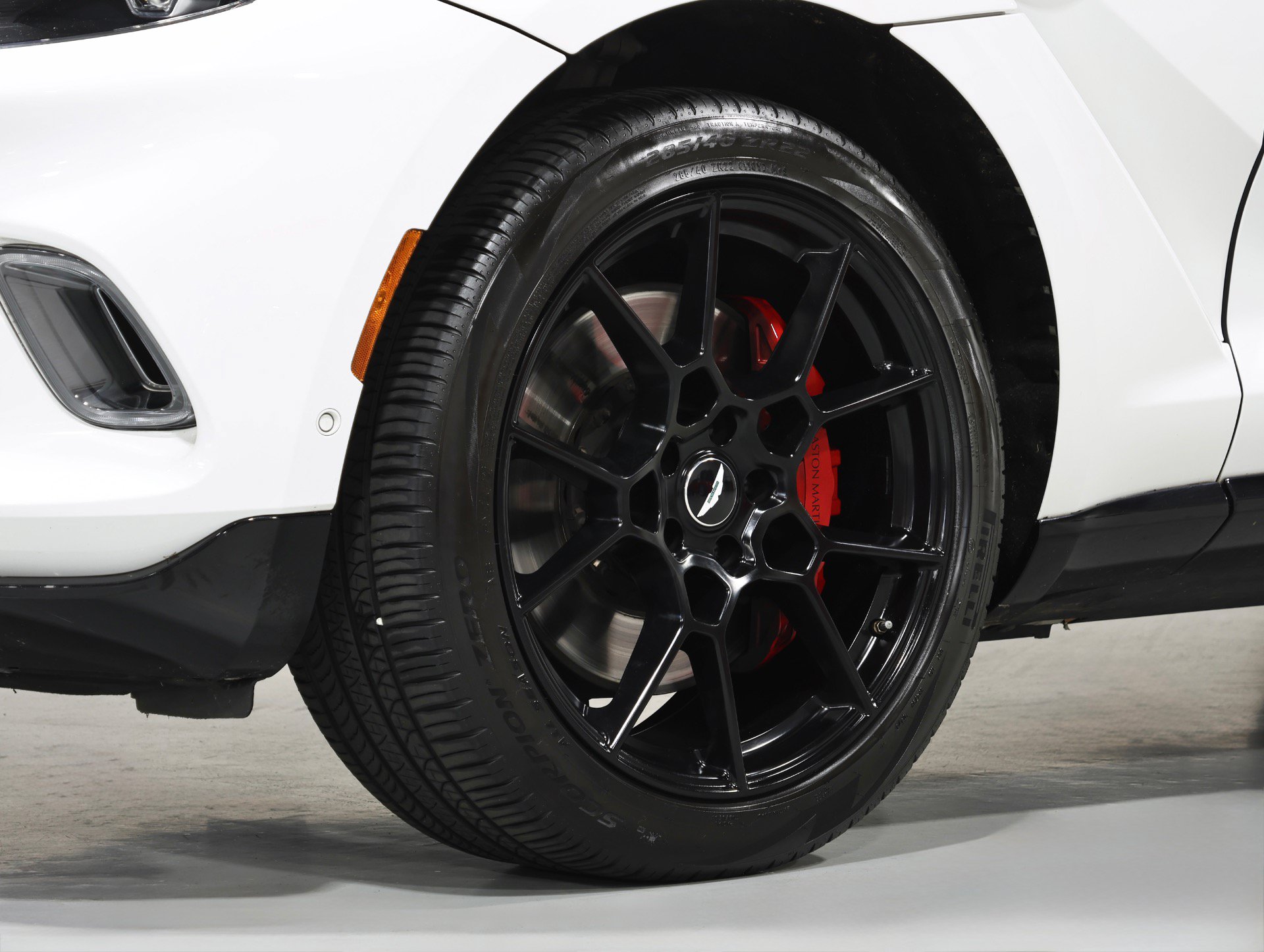 Used 2021 Aston Martin DBX AWD/4WD image 28