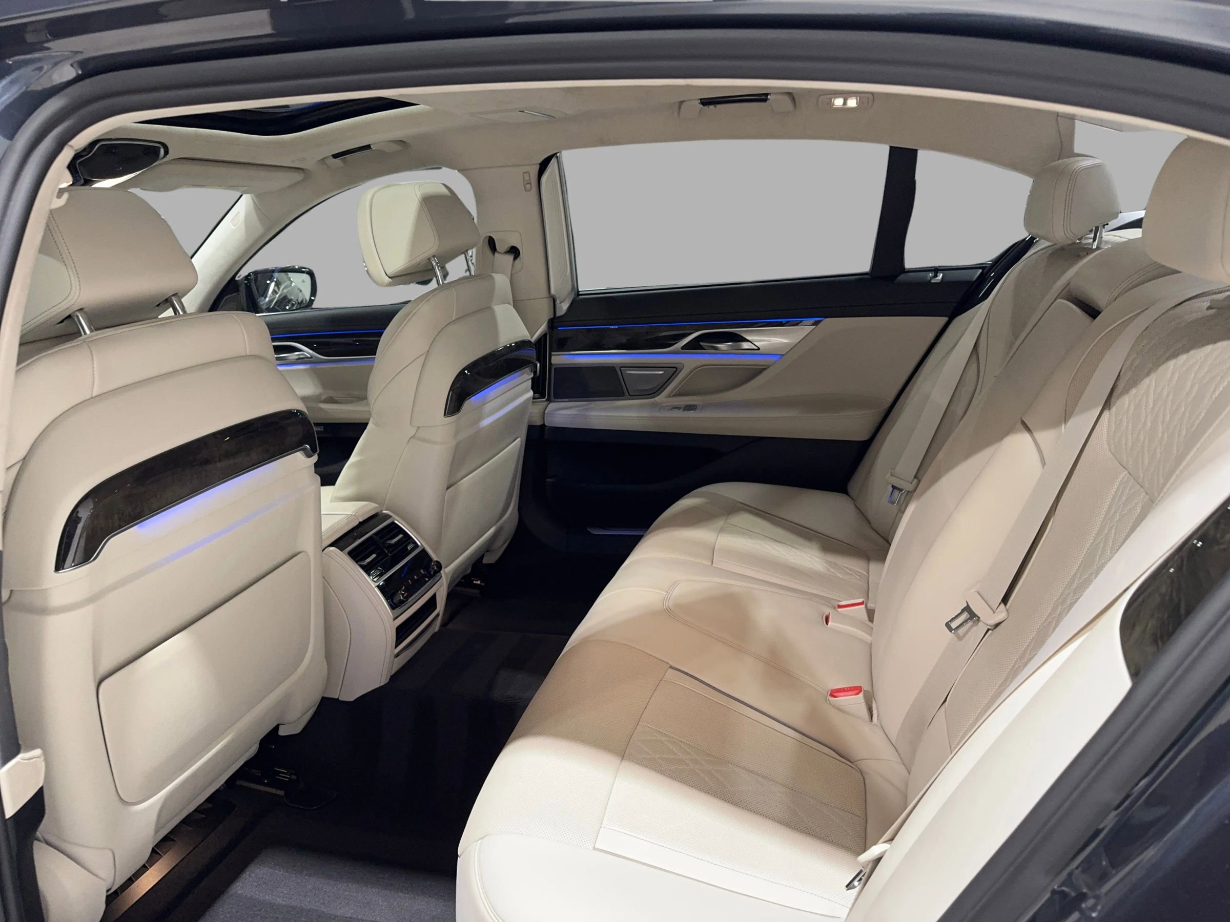 Used 2017 BMW 750i xDrive image 21