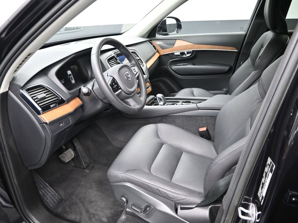 Used 2023 Volvo XC90 B6 Plus image 9