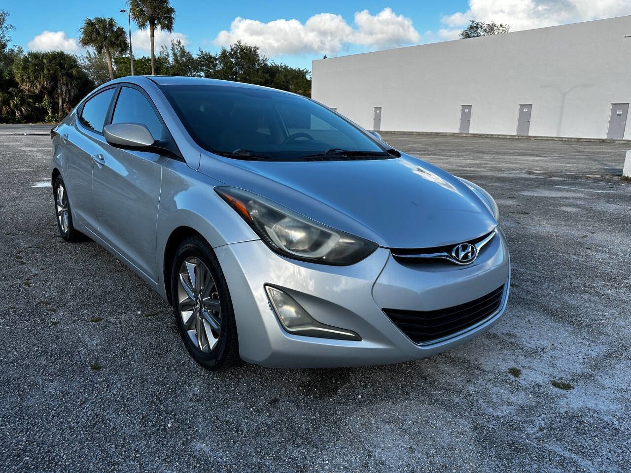 Used 2014 Hyundai Elantra SE w/ Option Group 02 FWD image 4
