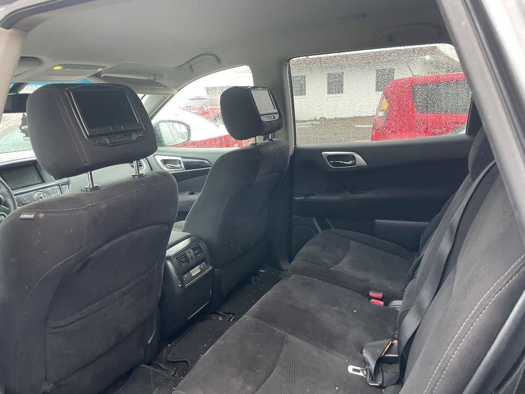 Used 2015 Nissan Pathfinder SV w/ Cargo Package image 11