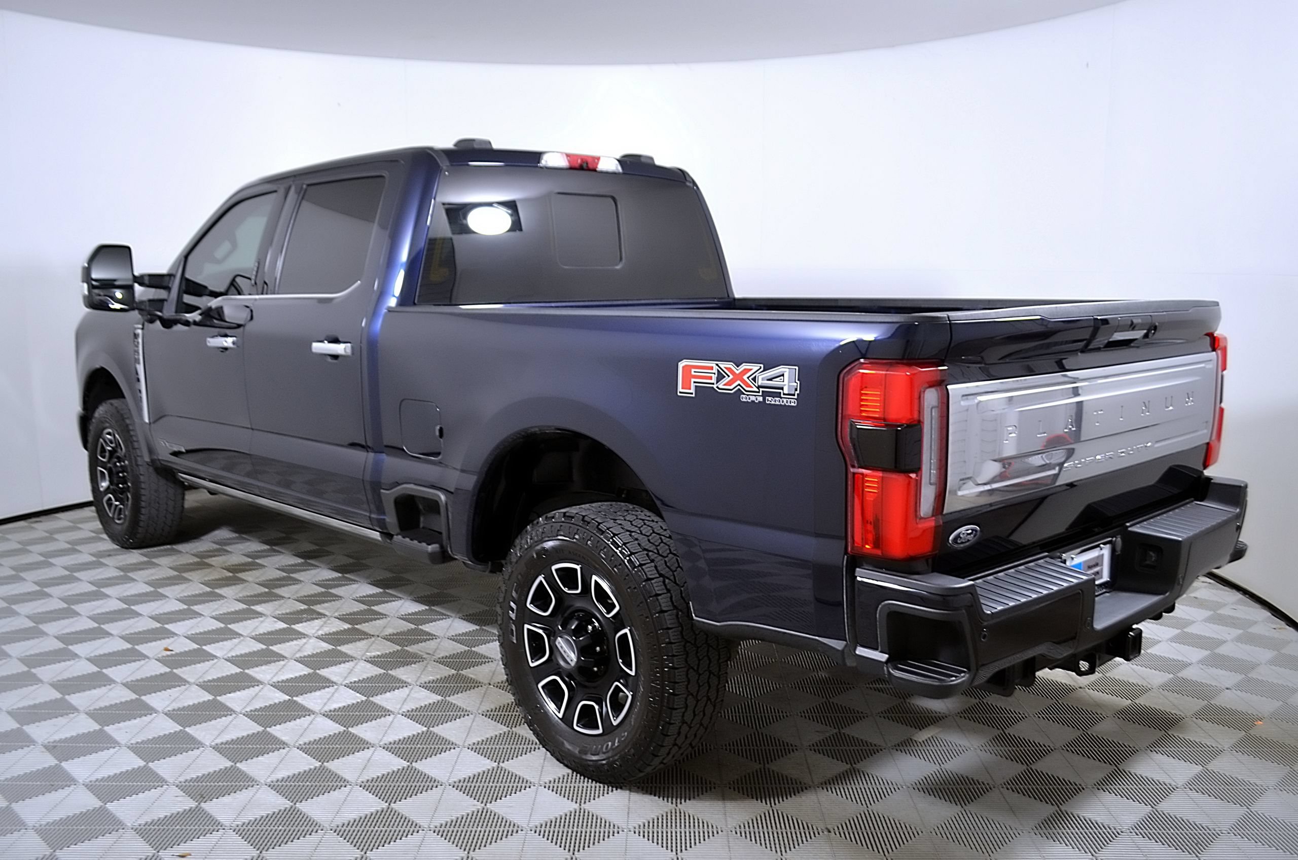Used 2023 Ford F250 Platinum AWD/4WD image 9
