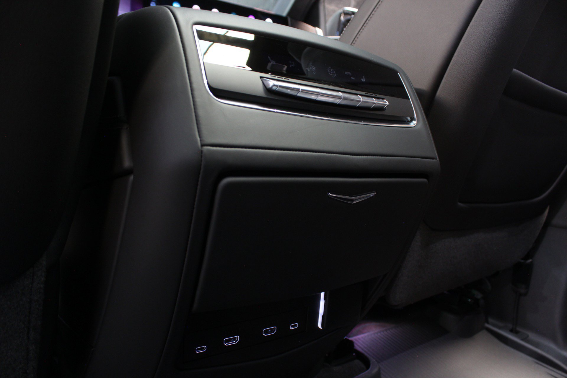 Used 2026 Cadillac Escalade V w/ LPO, ONYX Package AWD/4WD image 53