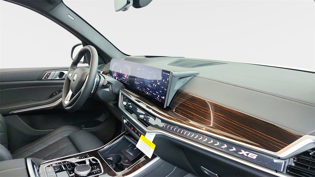 Used 2024 BMW X5 xDrive40i w/ Parking Assistance Package image 8
