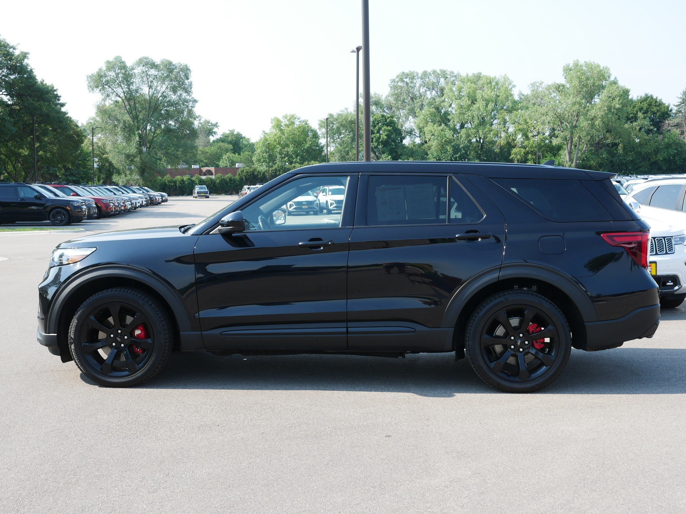 Used 2022 Ford Explorer ST w/ ST Street Pack AWD/4WD image 4