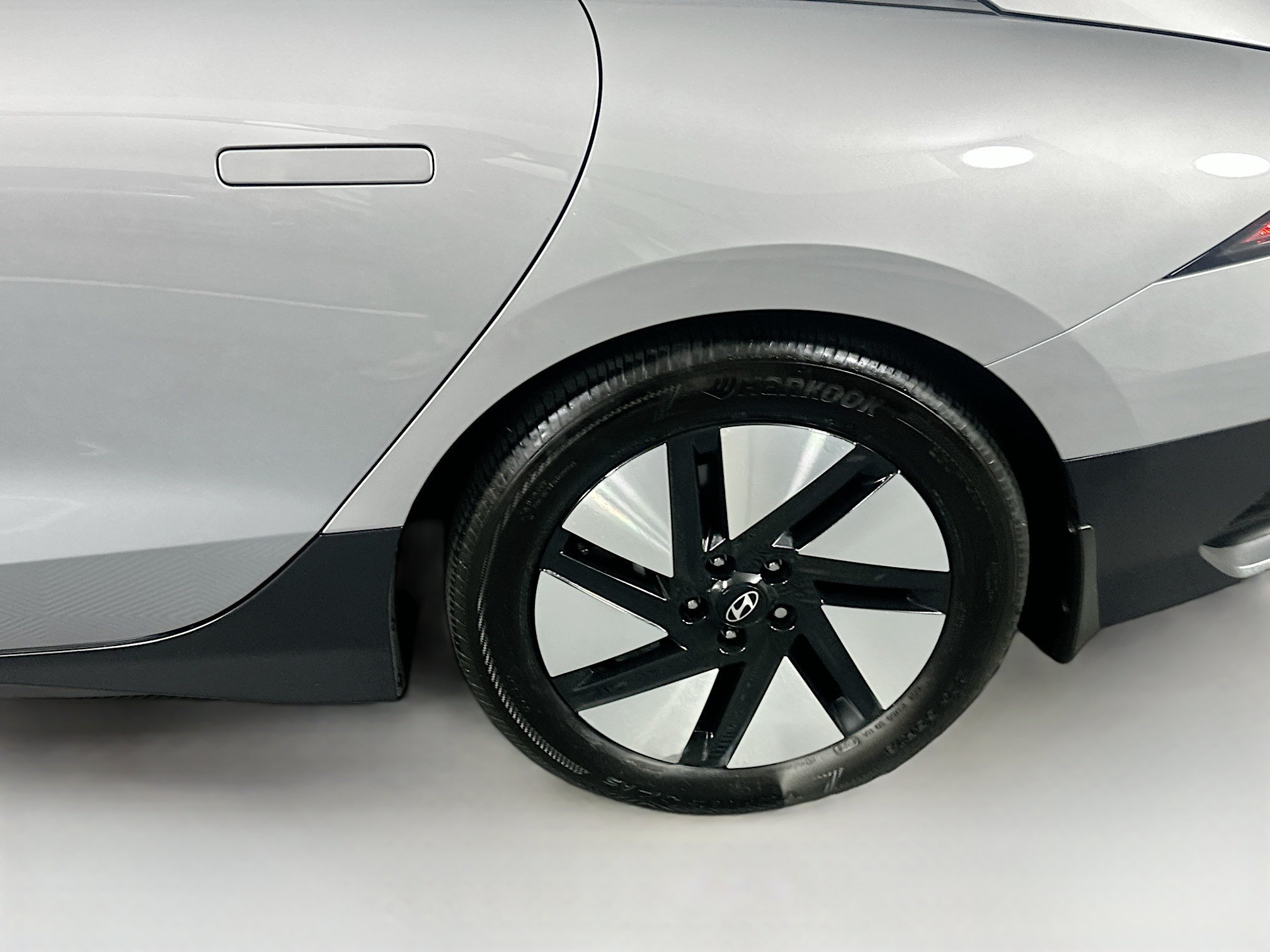 Used 2024 Hyundai Ioniq 6 SE RWD image 11