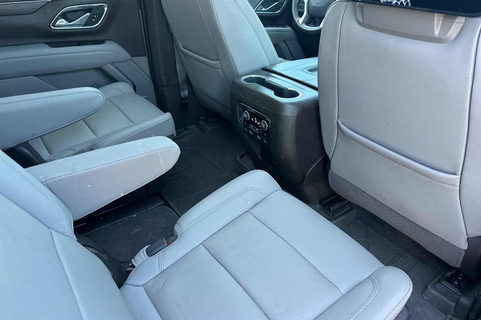 Used 2023 Chevrolet Tahoe Z71 w/ Luxury Package AWD/4WD image 19