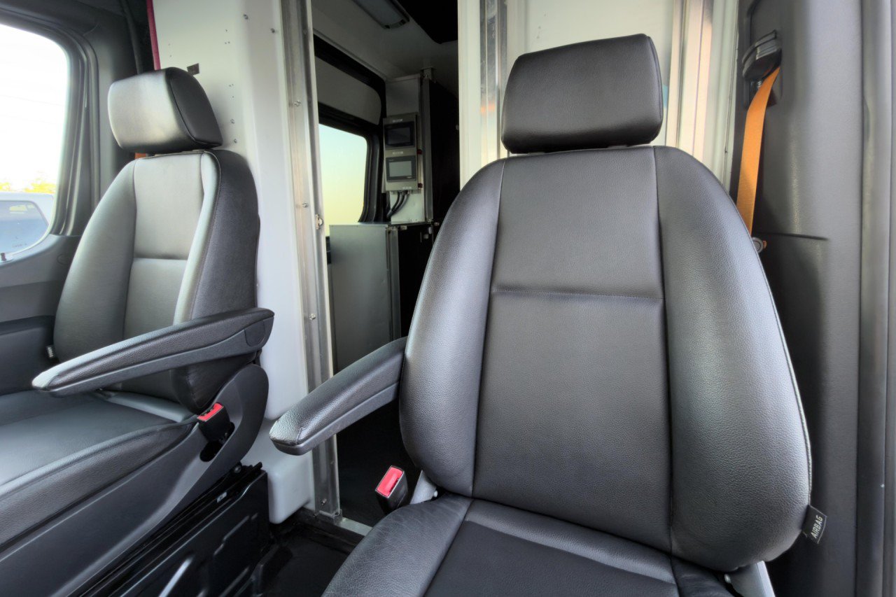 Used 2021 Mercedes-Benz Sprinter 4500 w/ Parking Package image 16