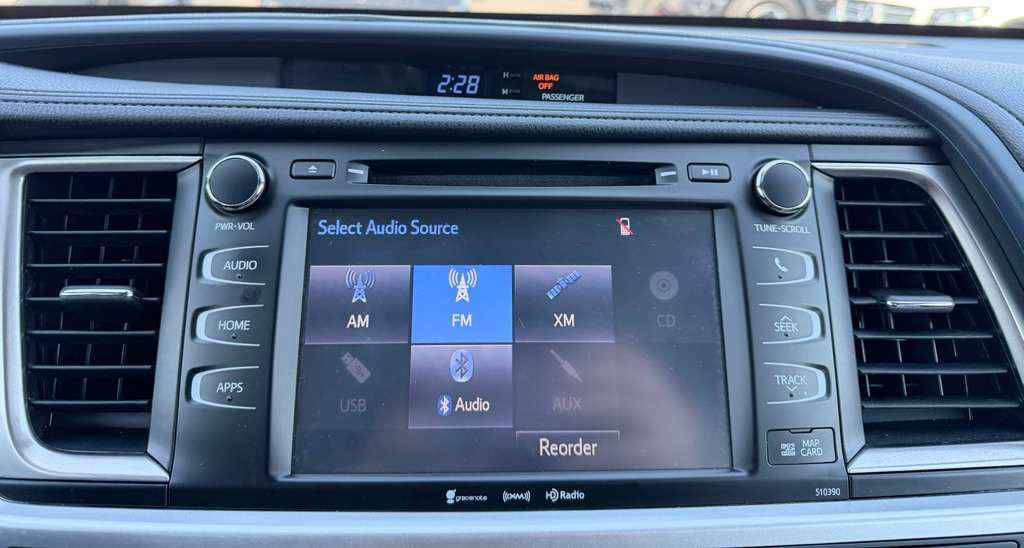 Used 2019 Toyota Highlander XLE AWD/4WD image 39