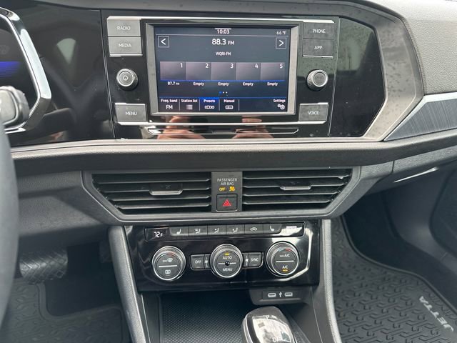 Certified 2023 Volkswagen Jetta SE w/ Panoramic Sunroof Package FWD image 24