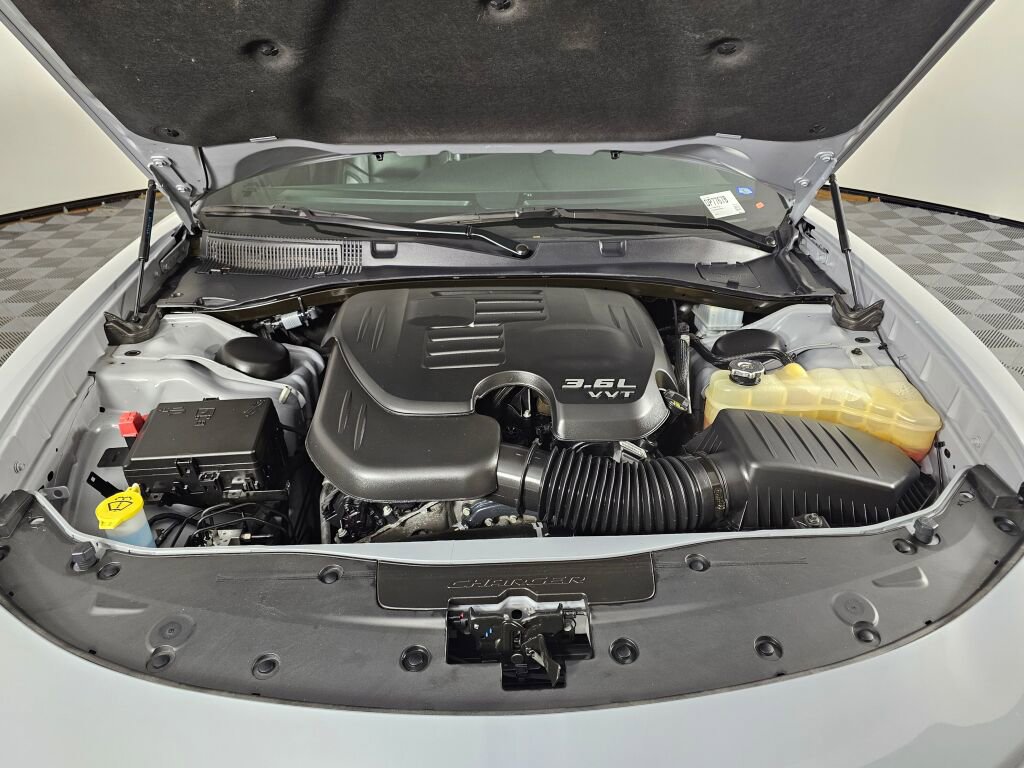 Used 2021 Dodge Charger SXT w/ Leather Interior Group image 9