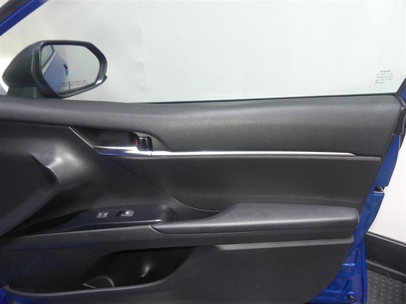 Used 2020 Toyota Camry SE image 18