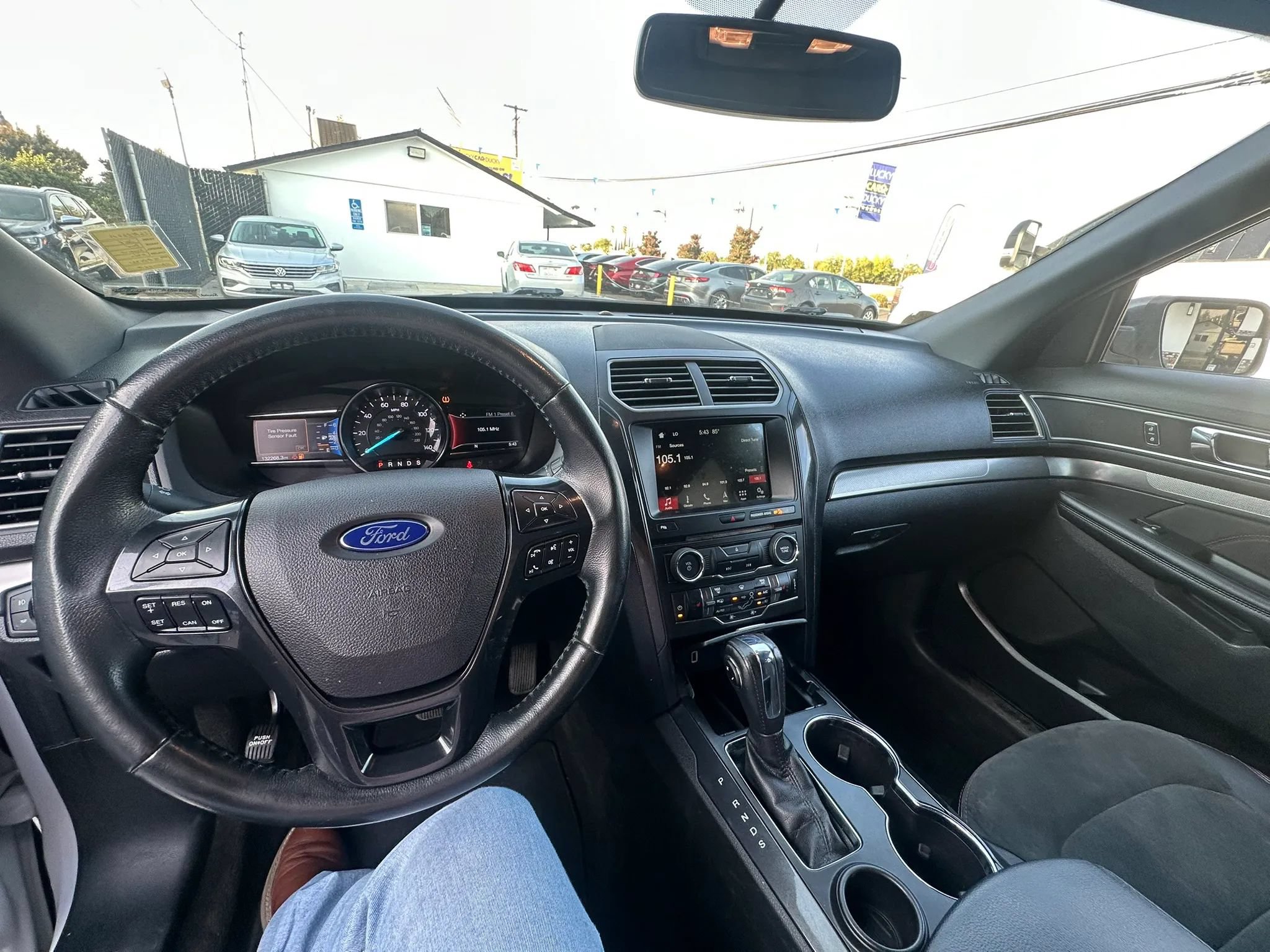 Used 2018 Ford Explorer XLT w/ Equipment Group 202A FWD image 27
