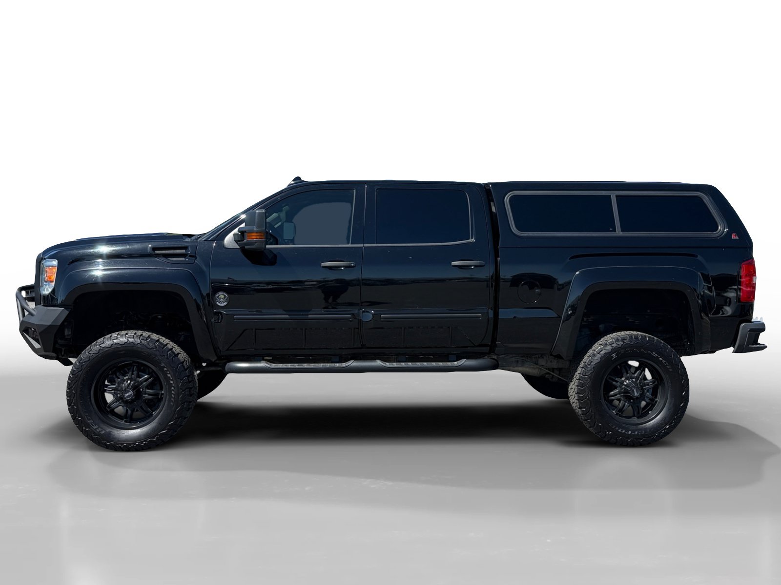 Used 2018 GMC Sierra 2500 Denali w/ Duramax Plus Package AWD/4WD image 2