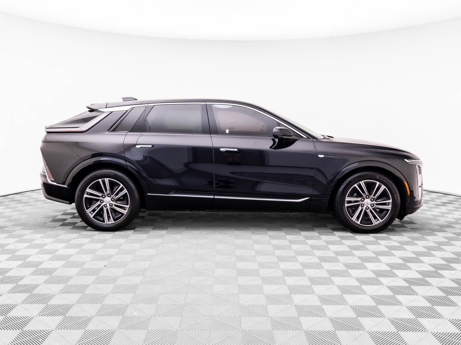 Certified 2024 Cadillac Lyriq Luxury RWD image 7