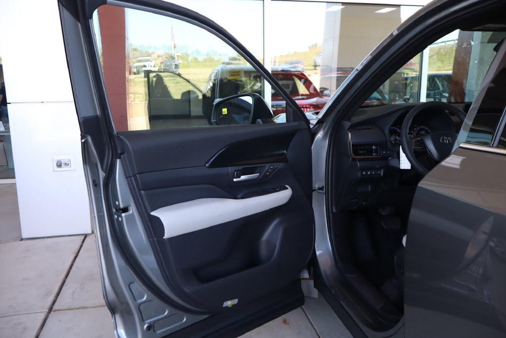 New 2026 Toyota Grand Highlander AWD Hybrid image 11