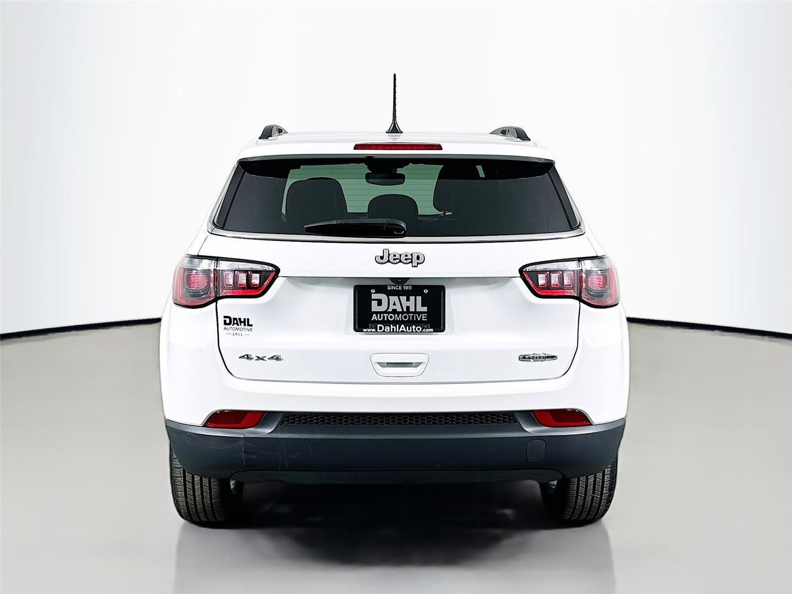 Used 2024 Jeep Compass Latitude image 12