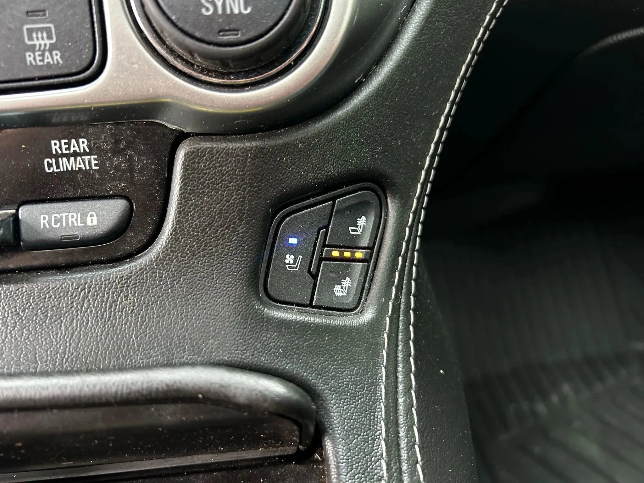 Used 2018 Chevrolet Suburban Premier image 28