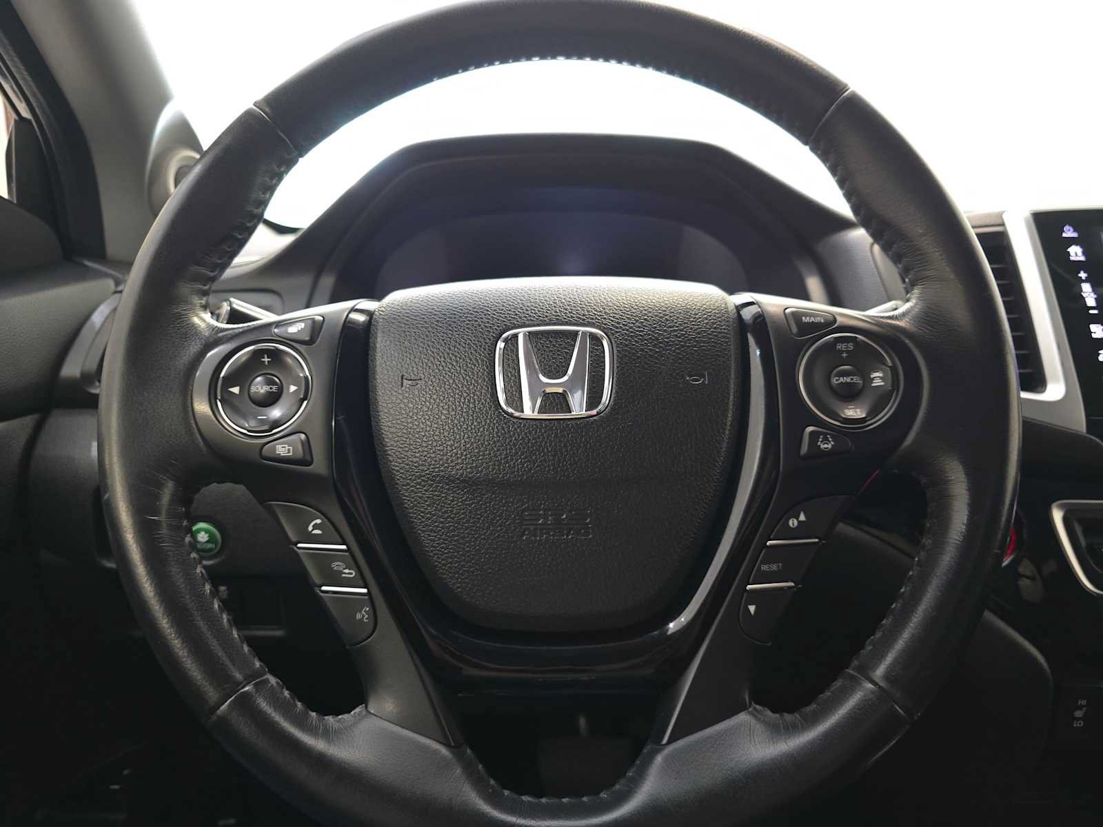 Used 2017 Honda Pilot Touring image 12