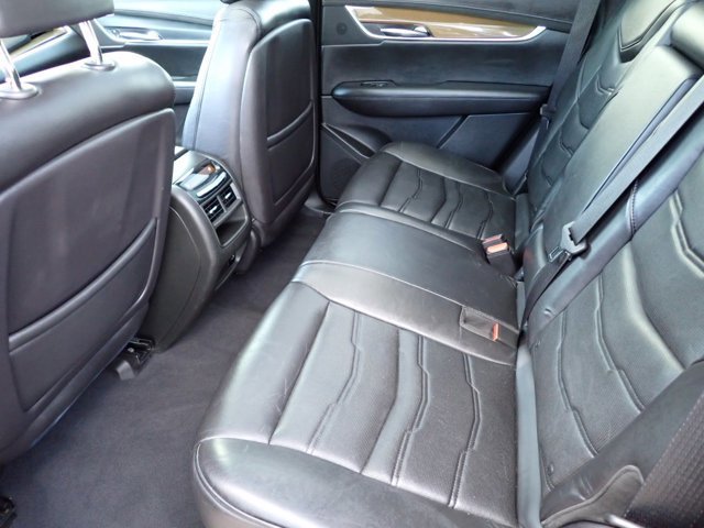 Used 2017 Cadillac XT5 Platinum w/ Driver Assist Package AWD/4WD image 10