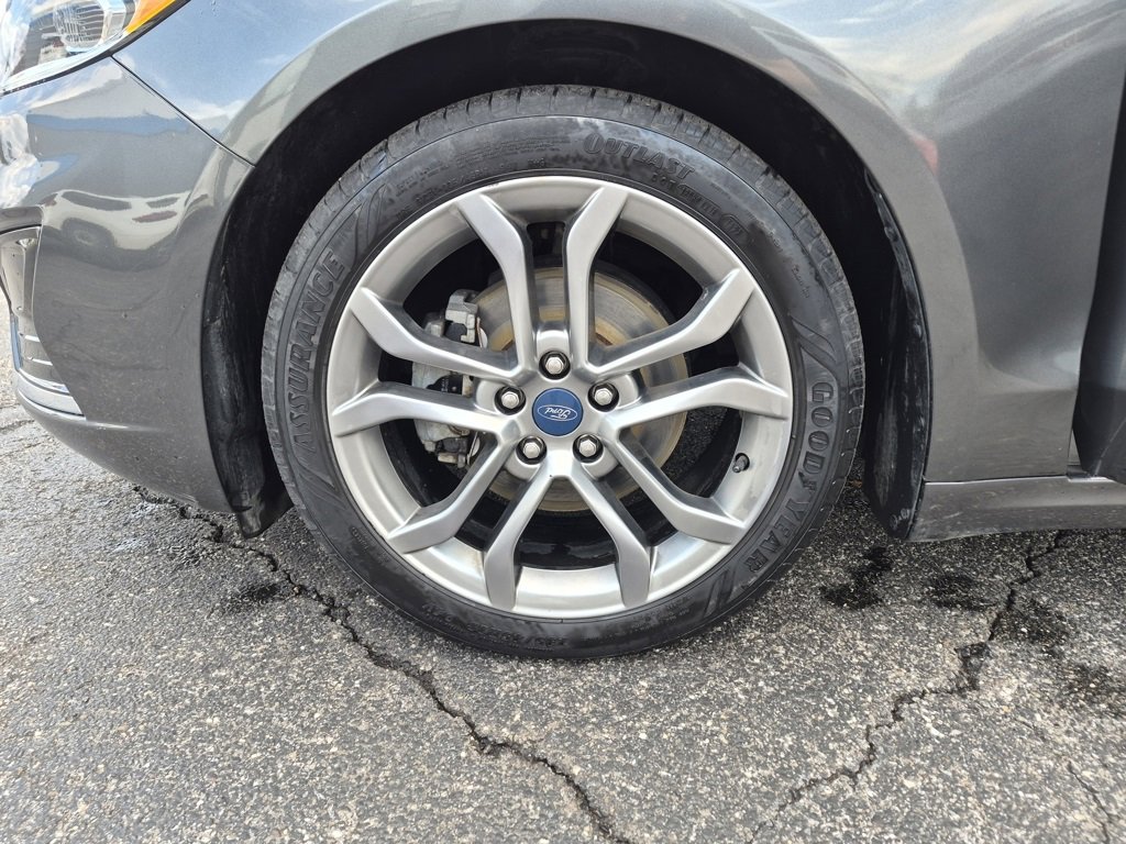 Used 2019 Ford Fusion SEL image 28