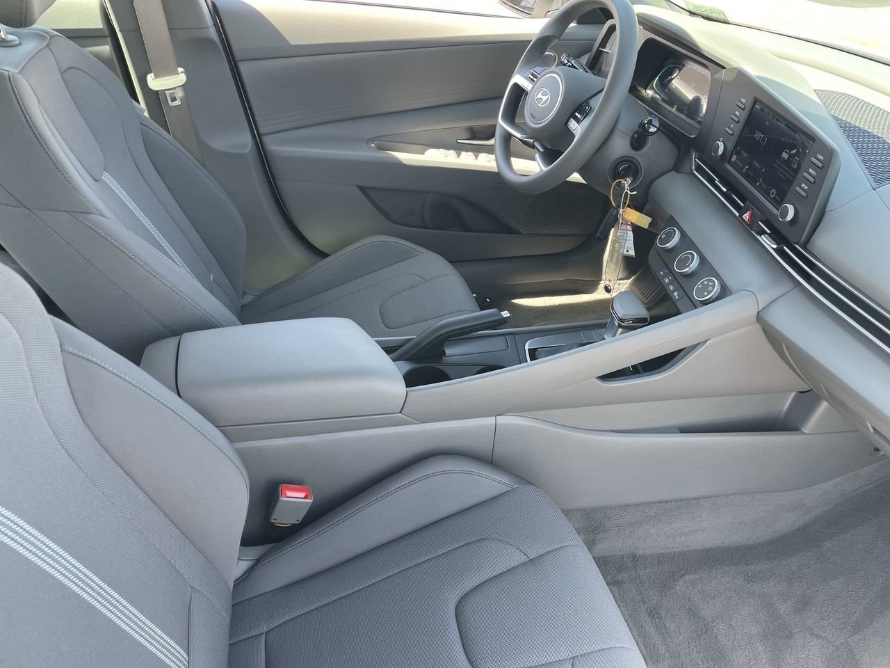 Certified 2025 Hyundai Elantra SE image 11