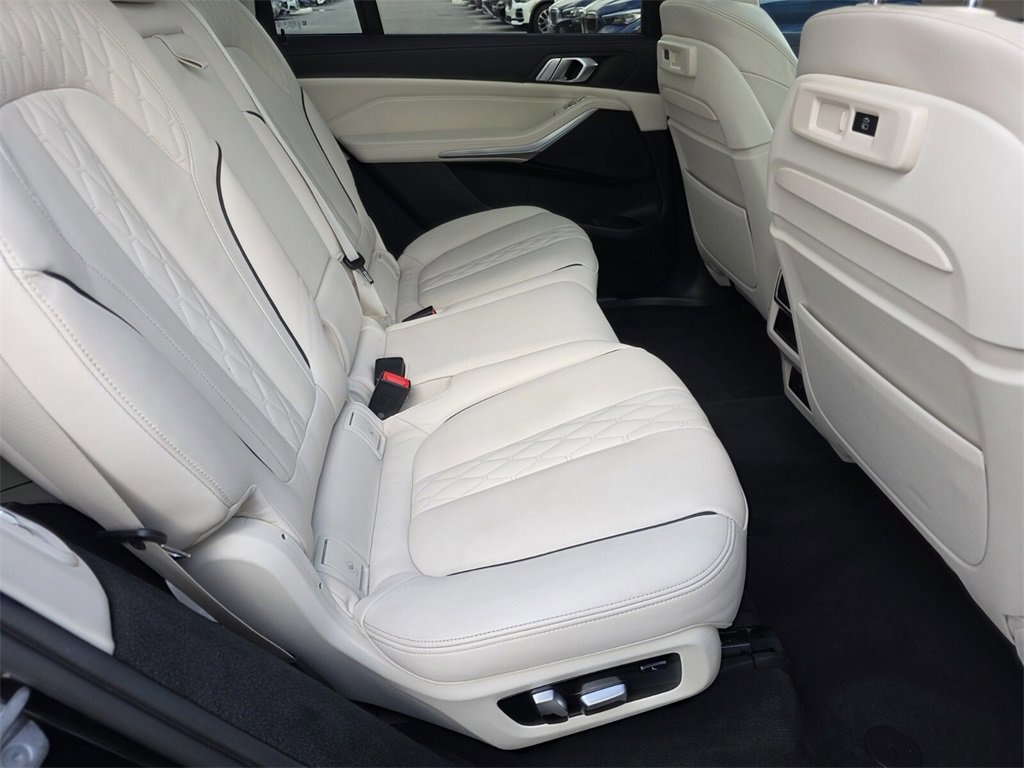 Used 2022 BMW X7 xDrive40i w/ Premium Package image 13