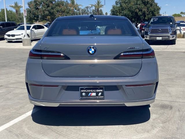 Used 2025 BMW i7 xDrive60 AWD/4WD image 7