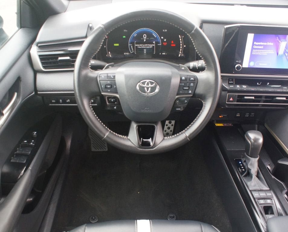 Used 2025 Toyota Camry SE FWD image 5