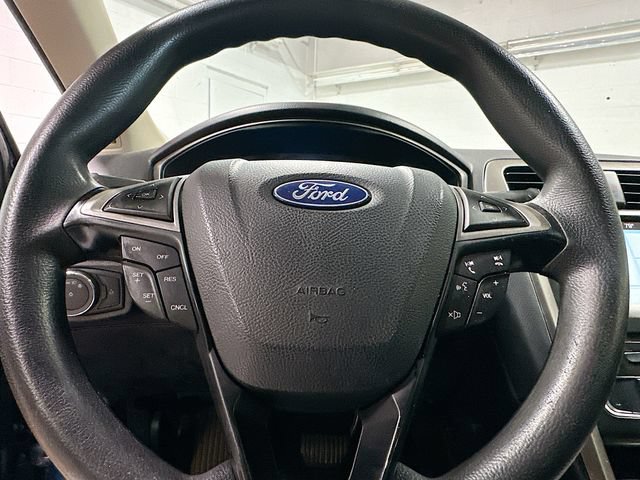 Used 2018 Ford Fusion SE w/ Fusion SE Technology Package FWD image 12